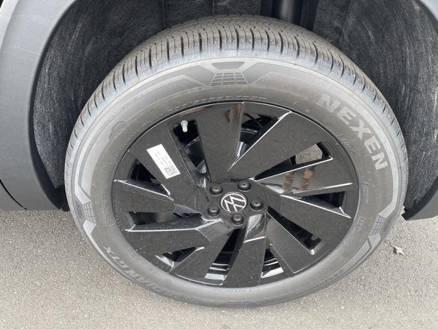 new 2026 Volkswagen Atlas Cross Sport car, priced at $47,142