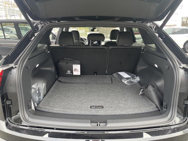 new 2026 Volkswagen Atlas Cross Sport car, priced at $47,142