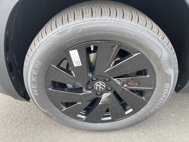 new 2026 Volkswagen Atlas Cross Sport car, priced at $47,142