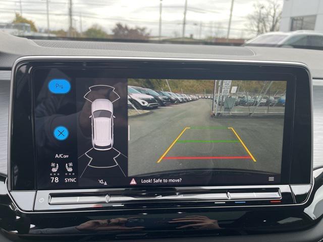 new 2026 Volkswagen Atlas Cross Sport car, priced at $47,142