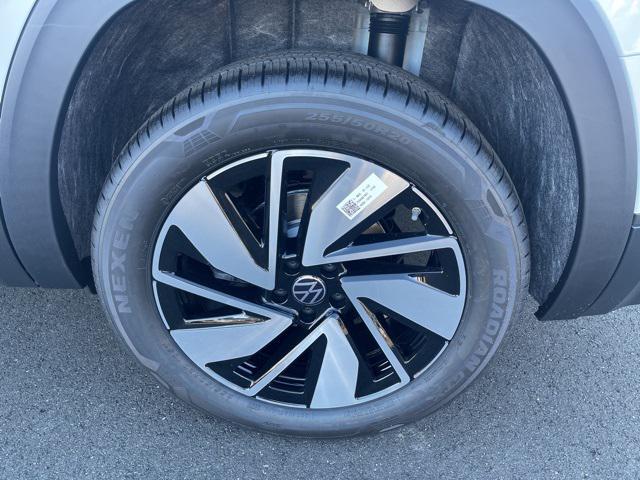 new 2026 Volkswagen Atlas car, priced at $46,301