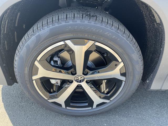 new 2025 Volkswagen Tiguan car, priced at $33,442