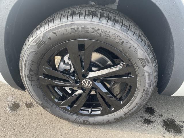new 2025 Volkswagen Atlas Cross Sport car, priced at $48,147
