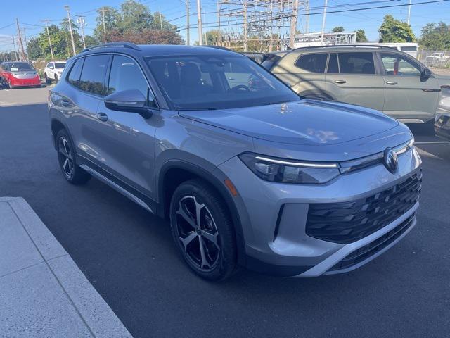 new 2025 Volkswagen Tiguan car, priced at $33,547