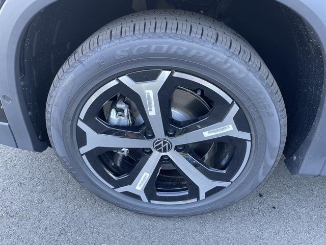 new 2025 Volkswagen Tiguan car, priced at $34,576