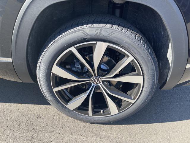 new 2026 Volkswagen Atlas Cross Sport car, priced at $54,151