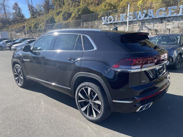 new 2026 Volkswagen Atlas Cross Sport car, priced at $54,151