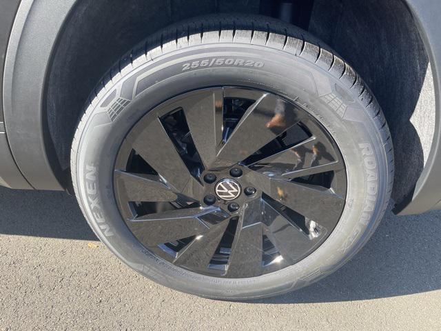 new 2026 Volkswagen Atlas Cross Sport car, priced at $45,992