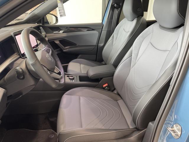 new 2025 Volkswagen Tiguan car, priced at $38,064