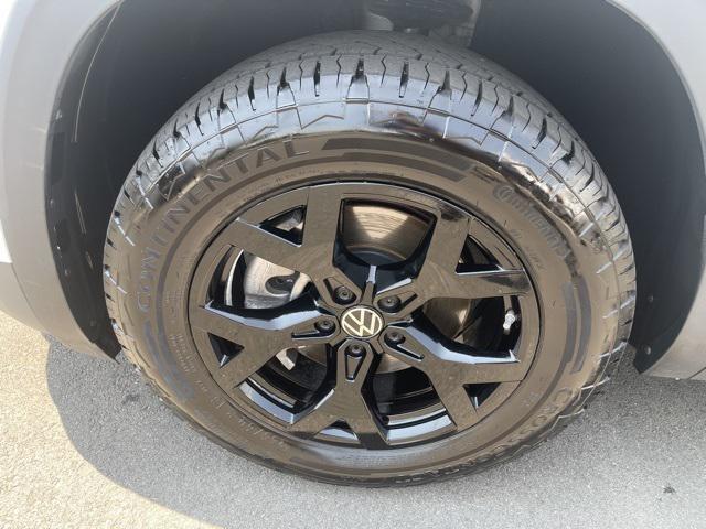 used 2024 Volkswagen Atlas car, priced at $42,960