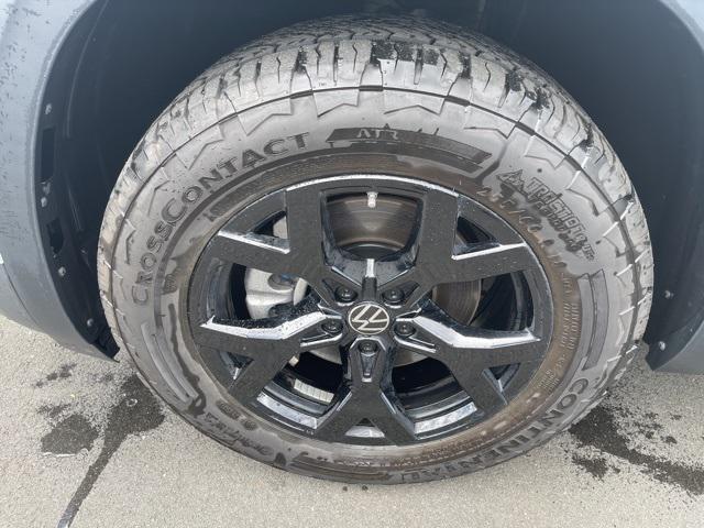 used 2024 Volkswagen Atlas car, priced at $43,960