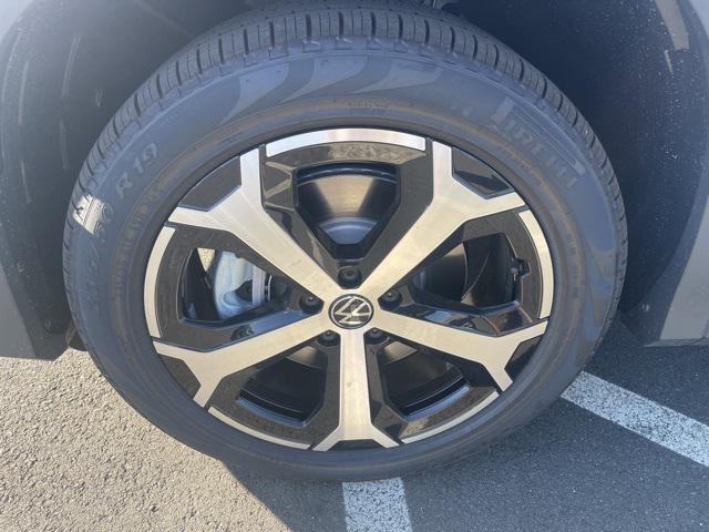 new 2025 Volkswagen Tiguan car, priced at $34,681