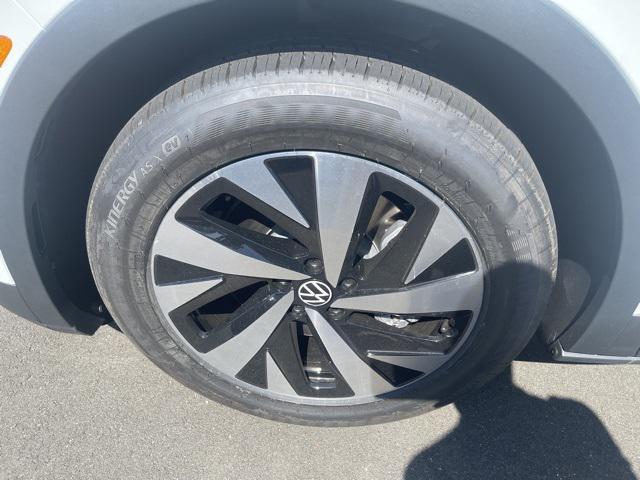 new 2025 Volkswagen ID.4 car, priced at $45,805