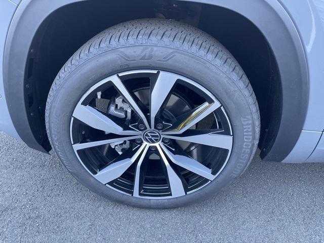 new 2026 Volkswagen Atlas Cross Sport car, priced at $54,447