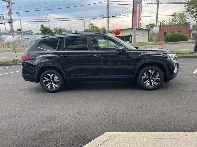 new 2024 Volkswagen Atlas car, priced at $42,580