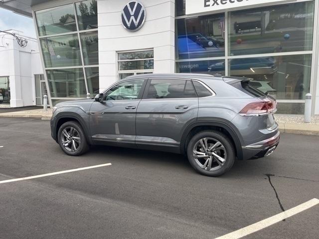 new 2024 Volkswagen Atlas Cross Sport car, priced at $52,021