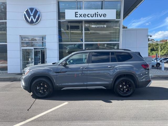 new 2024 Volkswagen Atlas car, priced at $50,134