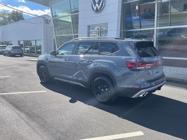 new 2024 Volkswagen Atlas car, priced at $50,134