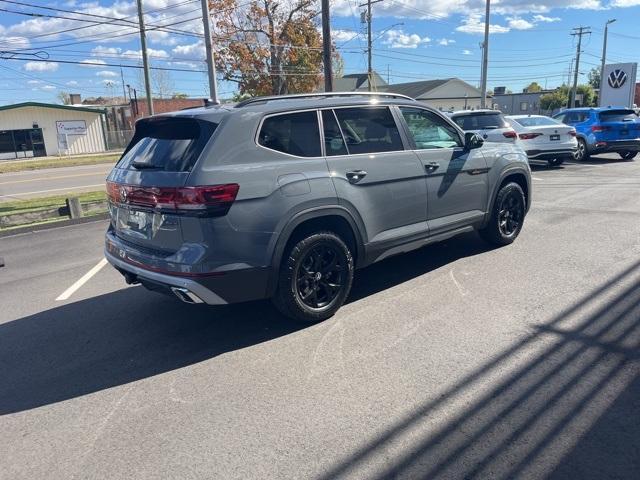 new 2024 Volkswagen Atlas car, priced at $50,134