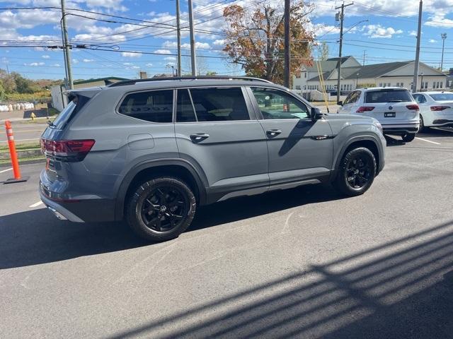 new 2024 Volkswagen Atlas car, priced at $50,134