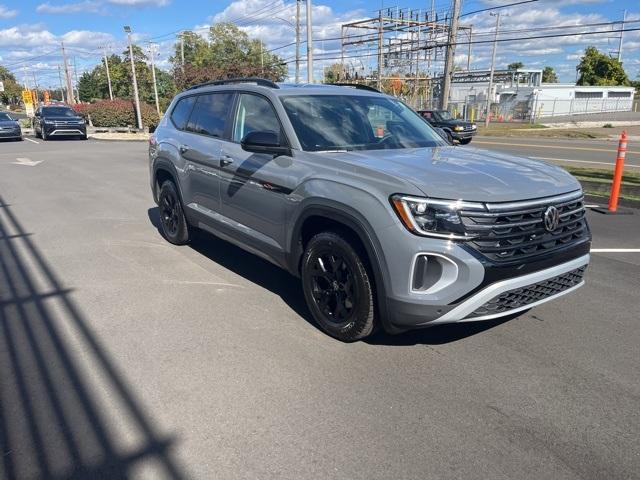 new 2024 Volkswagen Atlas car, priced at $50,134