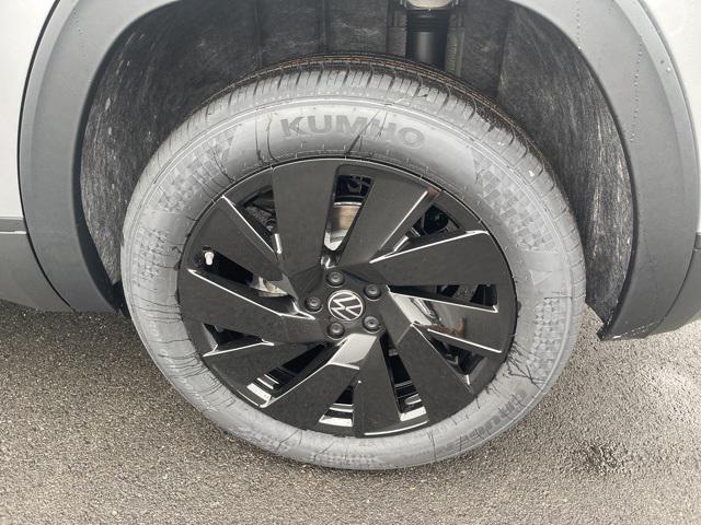 new 2026 Volkswagen Atlas Cross Sport car, priced at $45,992