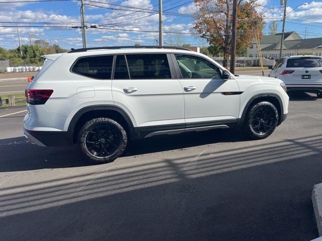 new 2024 Volkswagen Atlas car, priced at $49,336