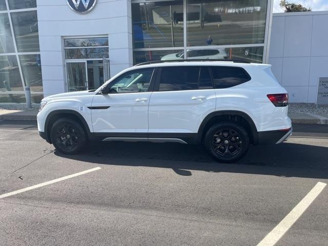 new 2024 Volkswagen Atlas car, priced at $49,336