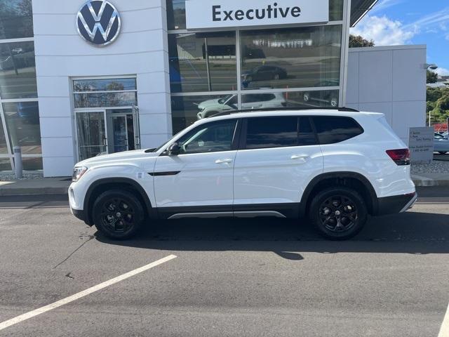 new 2024 Volkswagen Atlas car, priced at $49,336