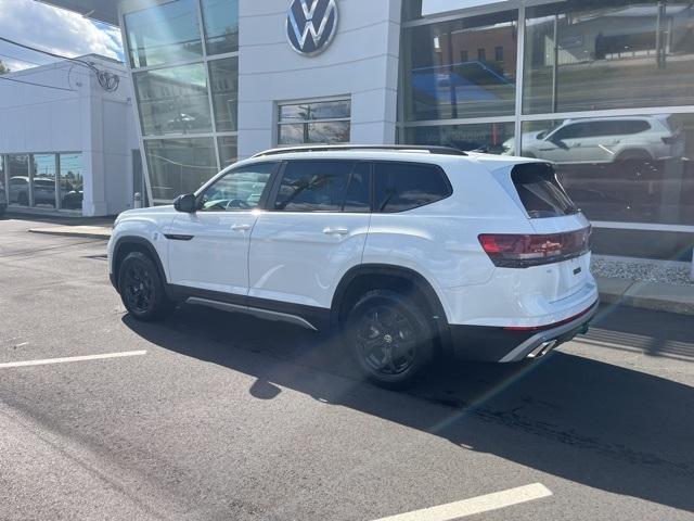 new 2024 Volkswagen Atlas car, priced at $49,336