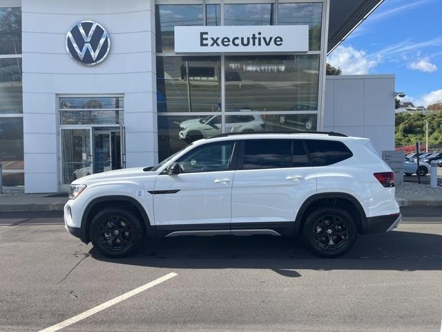 new 2024 Volkswagen Atlas car, priced at $49,336