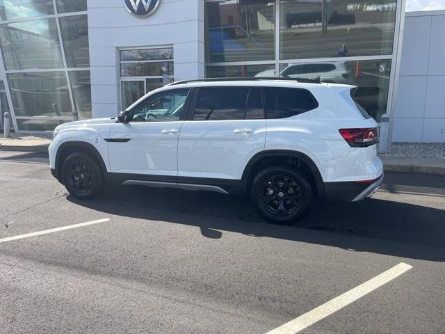 new 2024 Volkswagen Atlas car, priced at $49,336