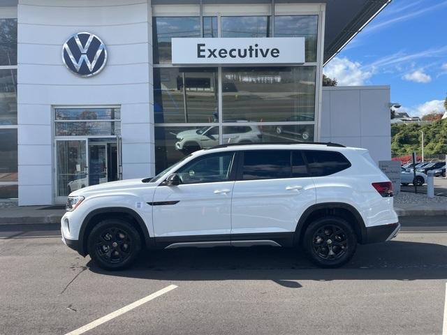 new 2024 Volkswagen Atlas car, priced at $49,336