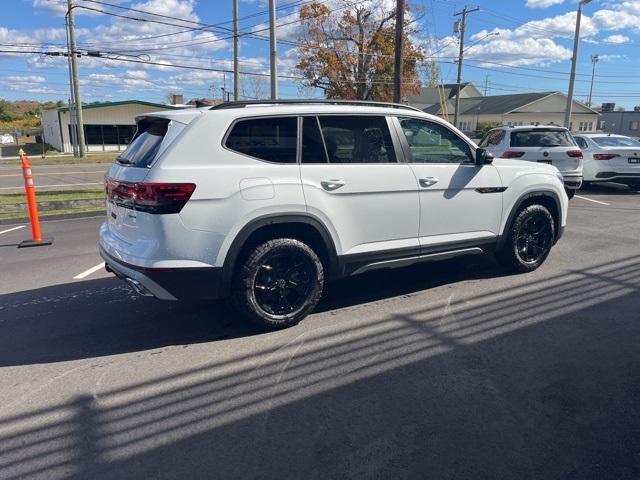 new 2024 Volkswagen Atlas car, priced at $49,336