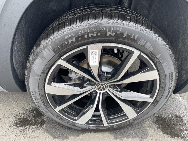 new 2025 Volkswagen Atlas car, priced at $54,573