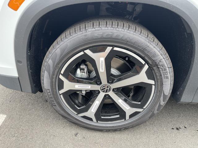 new 2025 Volkswagen Tiguan car, priced at $35,794