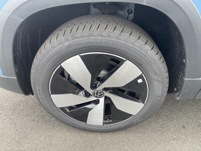 new 2025 Volkswagen Taos car, priced at $27,571