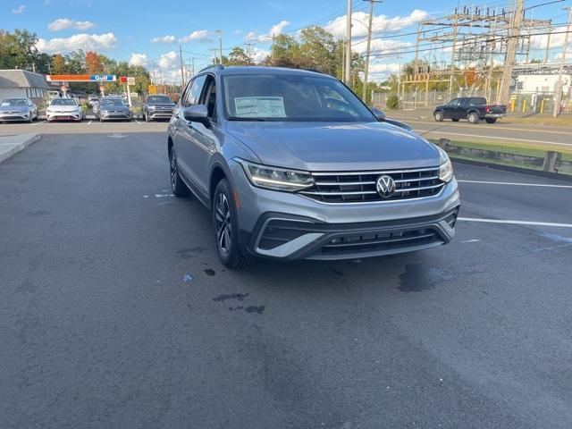 new 2024 Volkswagen Tiguan car, priced at $33,449