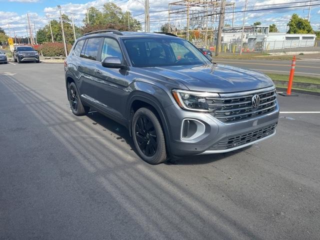 new 2024 Volkswagen Atlas car, priced at $47,987