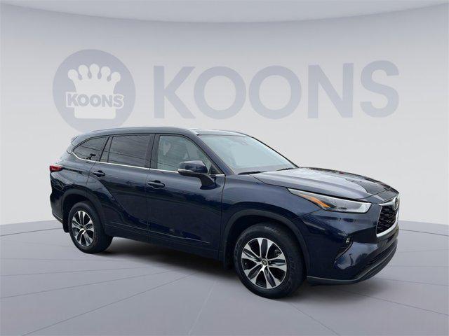 used 2022 Toyota Highlander car, priced at $32,000