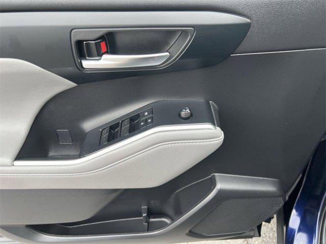 used 2022 Toyota Highlander car, priced at $32,000