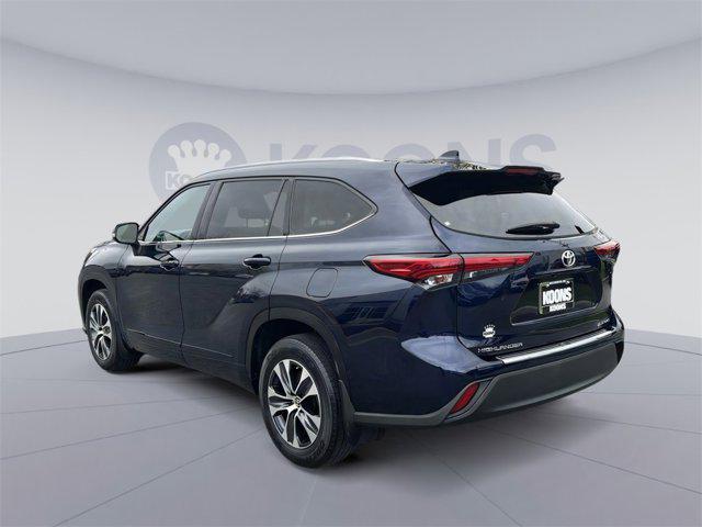 used 2022 Toyota Highlander car, priced at $32,000