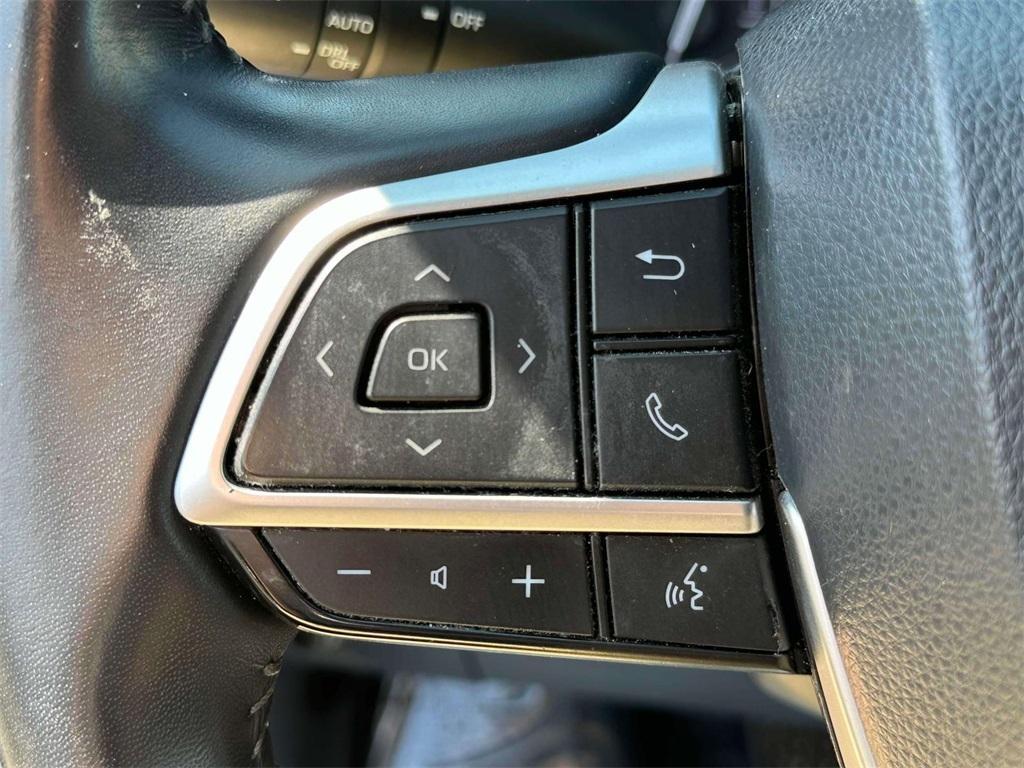 used 2022 Toyota Highlander car, priced at $32,399