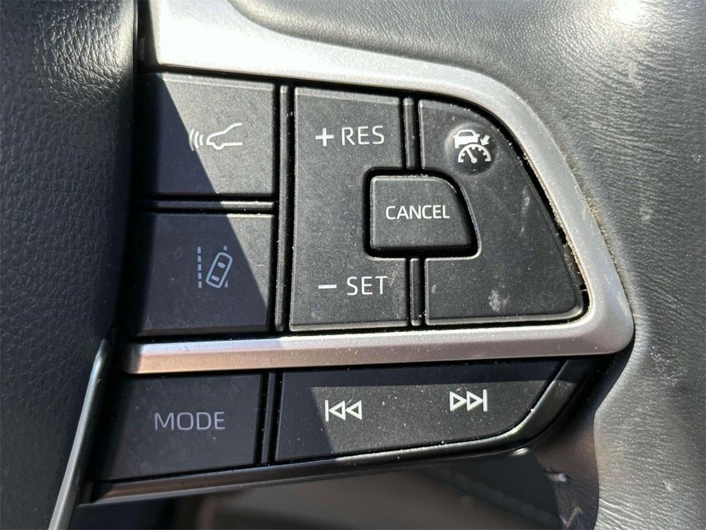 used 2022 Toyota Highlander car, priced at $32,399
