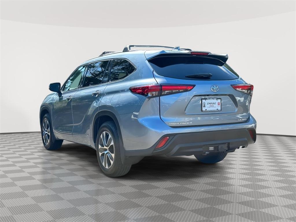 used 2022 Toyota Highlander car, priced at $32,399