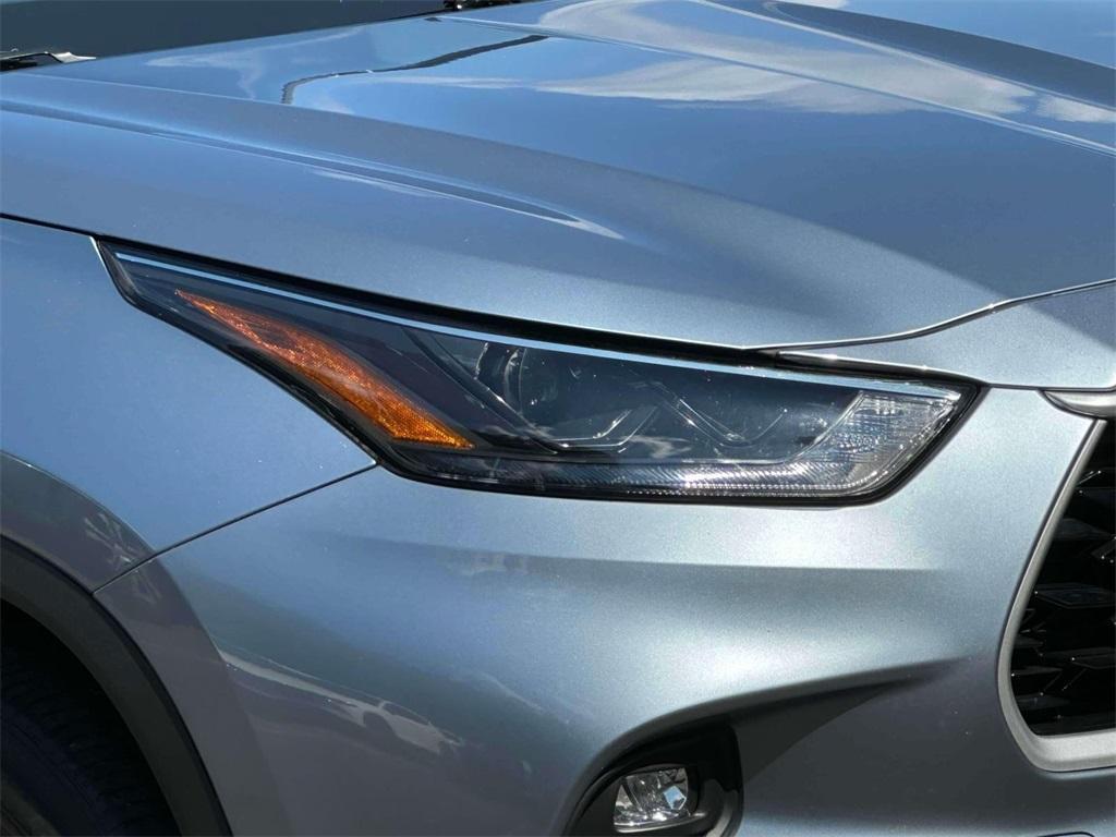used 2022 Toyota Highlander car, priced at $32,399