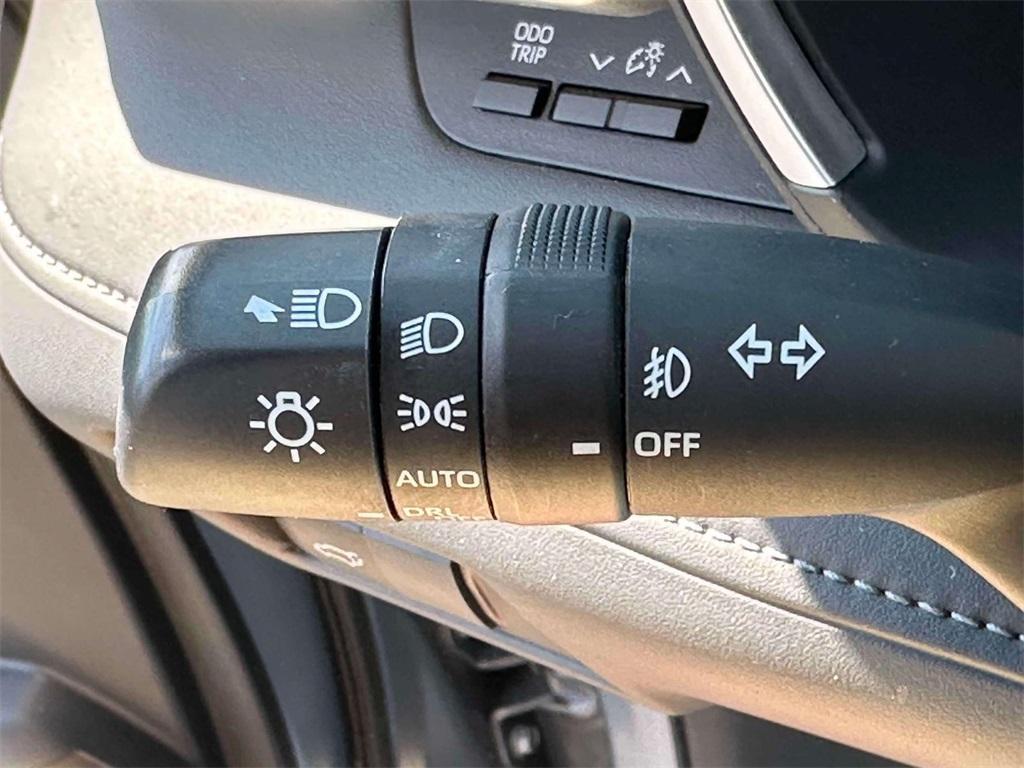 used 2022 Toyota Highlander car, priced at $32,399
