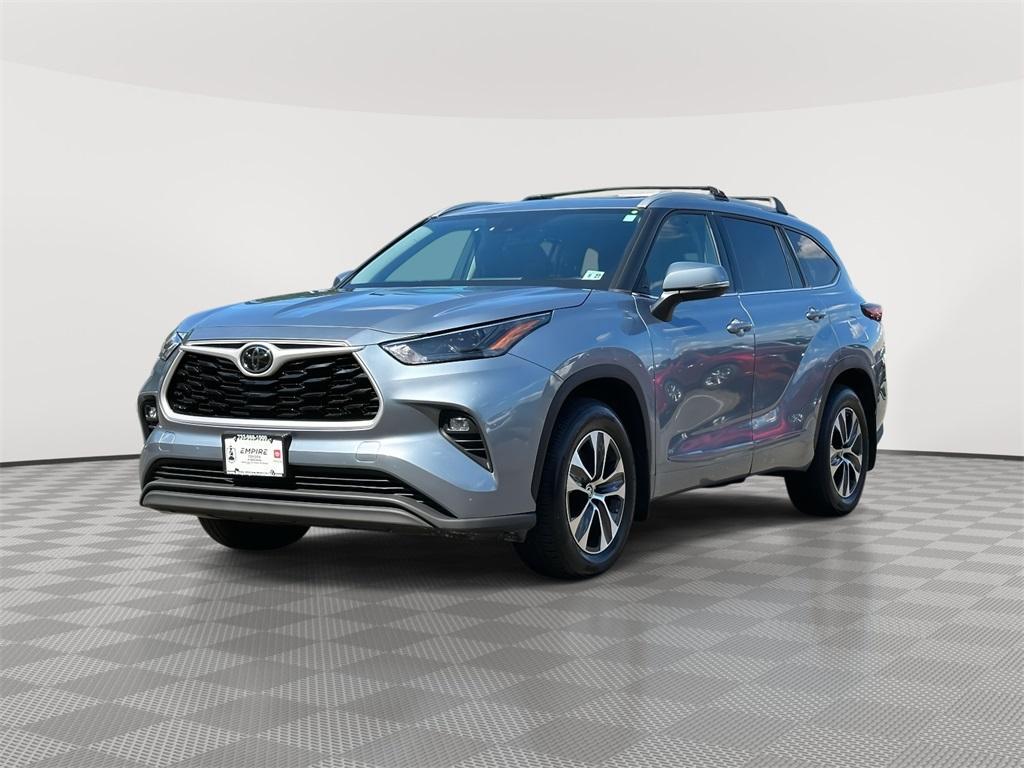 used 2022 Toyota Highlander car, priced at $32,399
