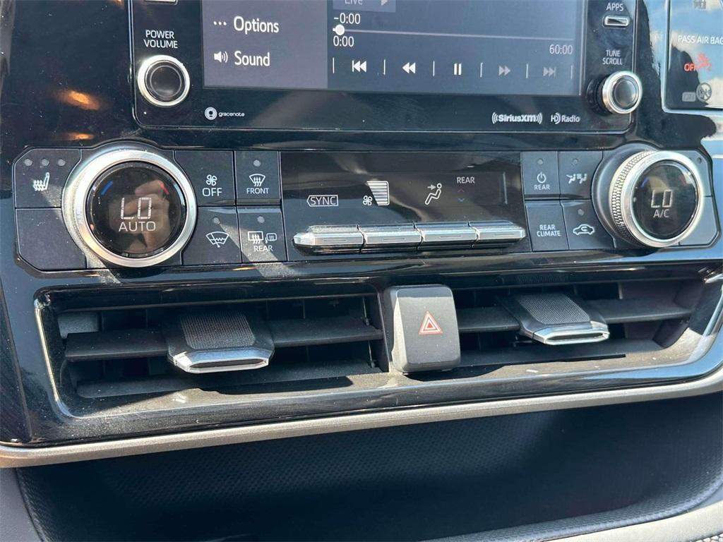 used 2022 Toyota Highlander car, priced at $32,399