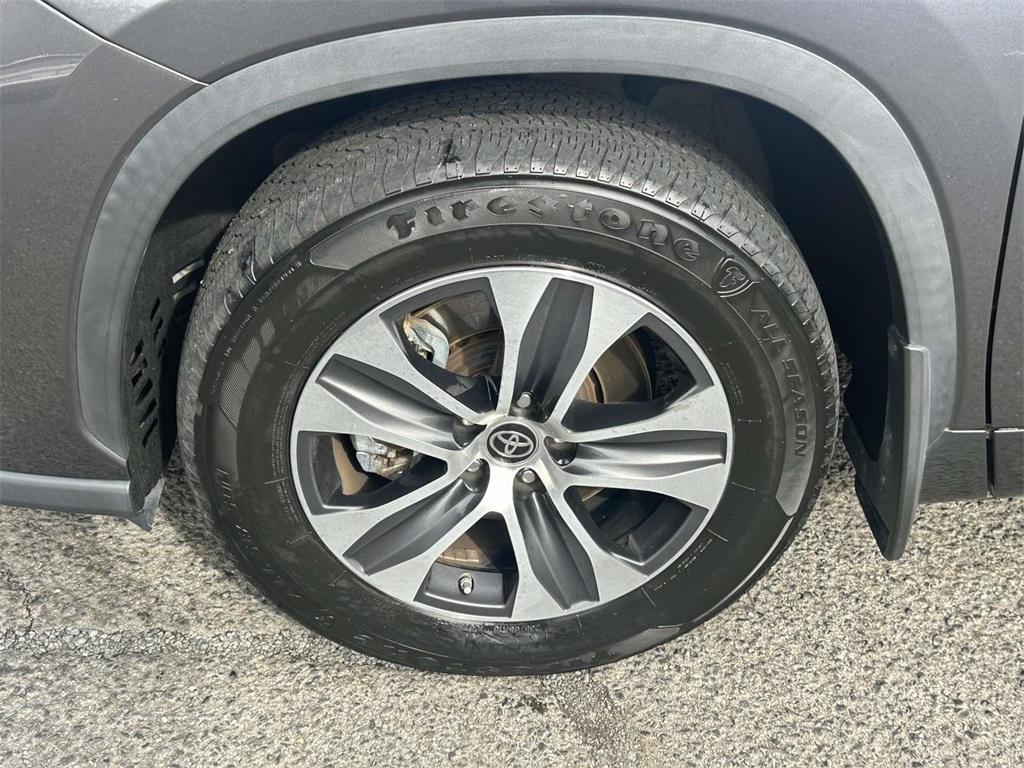 used 2022 Toyota Highlander car, priced at $30,467